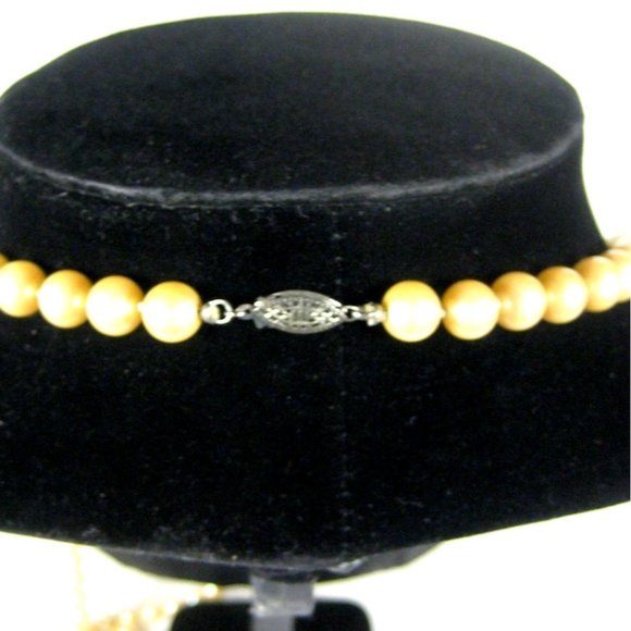 Imitation Pearl Beaded Necklace 56 inch Silvertone Fish Clasp Strand Knotted - Picture 6 of 6